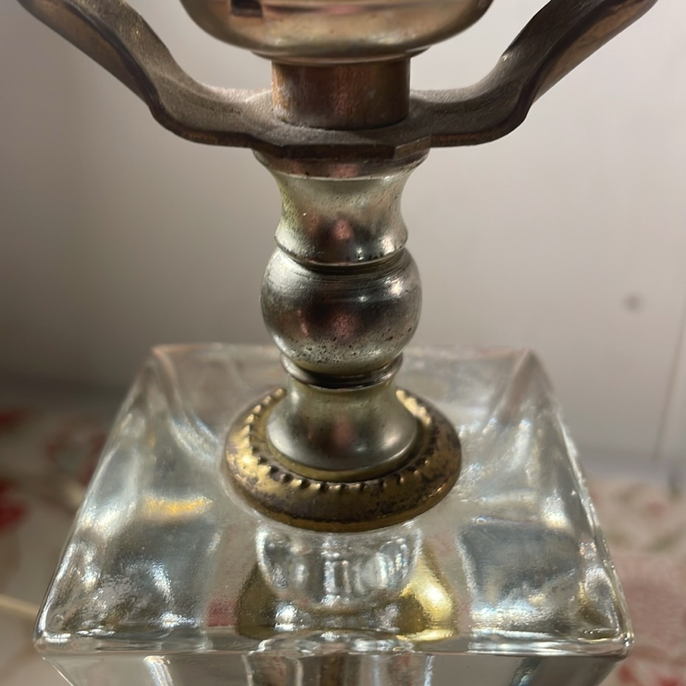 Clear Lucite Stacked Cube Table Lamp Art Deco or Mid Century - Picture 12 of 15